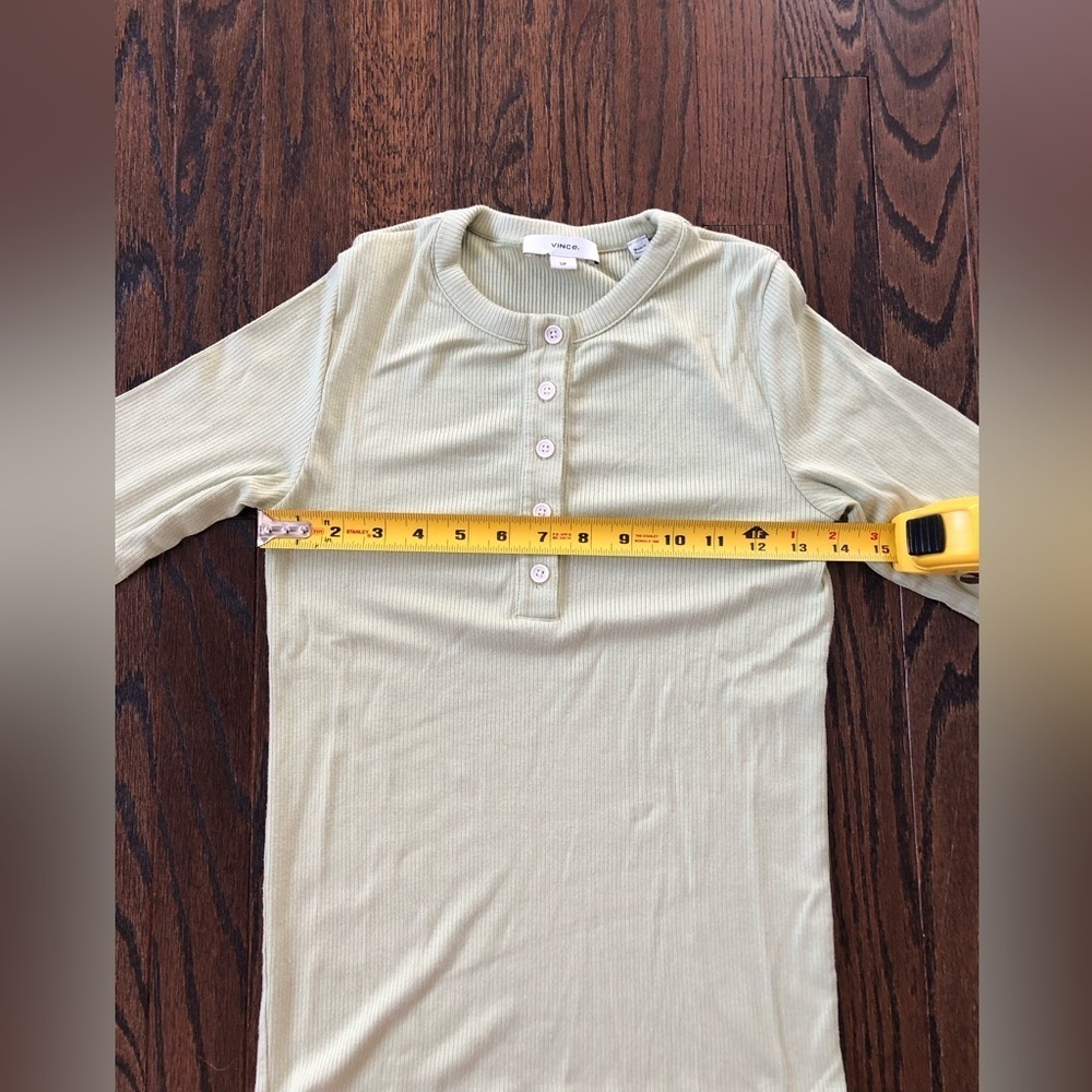 Vince. Women’s Small Pale Green Ribbed 1/4 Button 1/2 Sleeve Henley Top - VGUC! - Picture 5 of 8